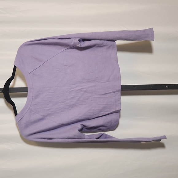NWT WILD FABLE Women's Soft Purple Long Sleeve V-Neck Ribbed Boxy - Picture 6 of 6